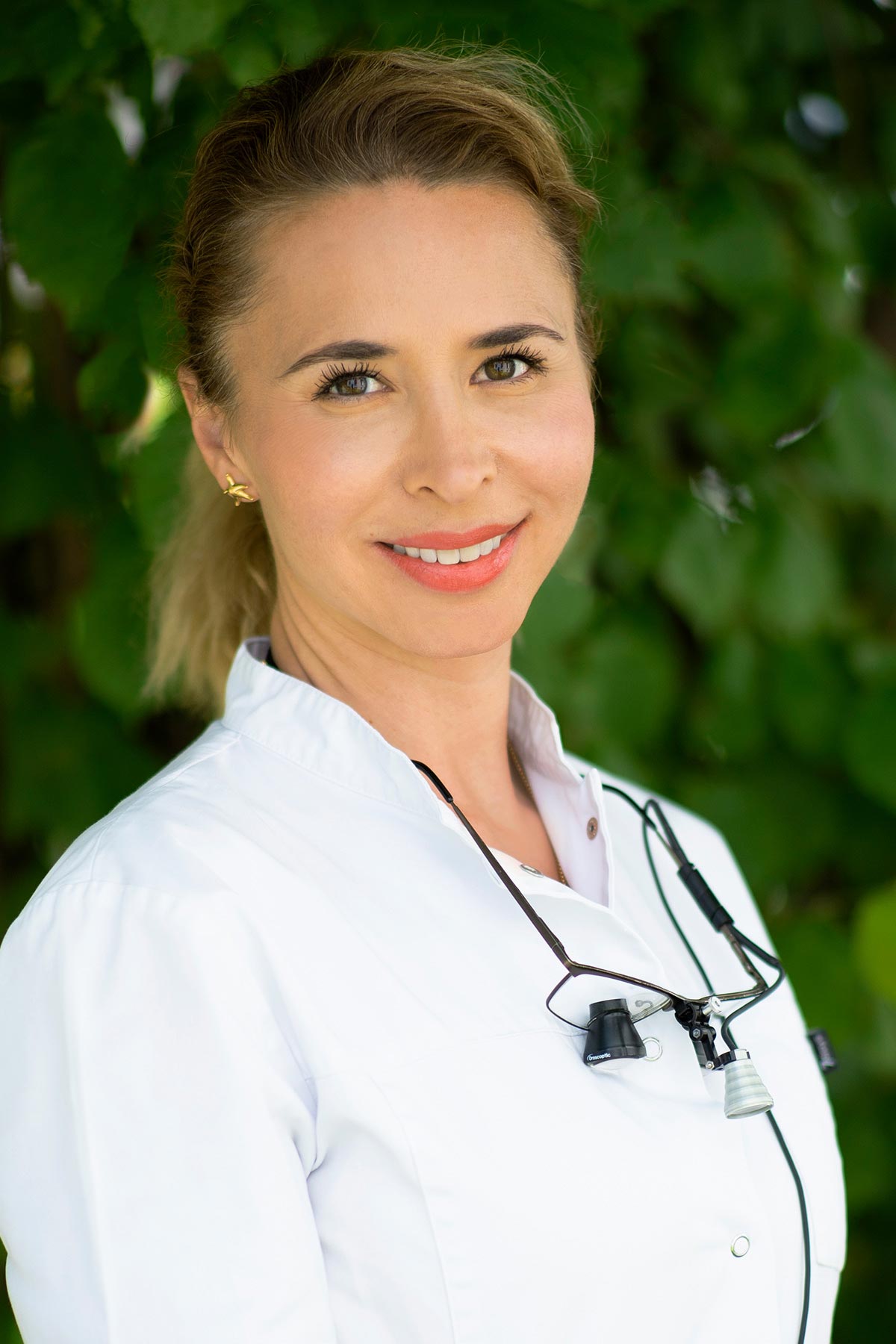 Zahnärztin Doktor Khasin