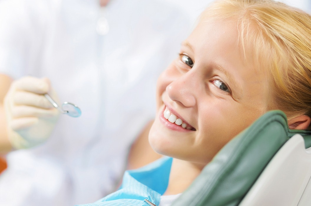 Kind bei einem Zahnarzt